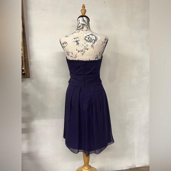 David’s Bridal Dark Purple Strapless Chiffon Bridesmaid Dress Size: 4 - Picture 3 of 8